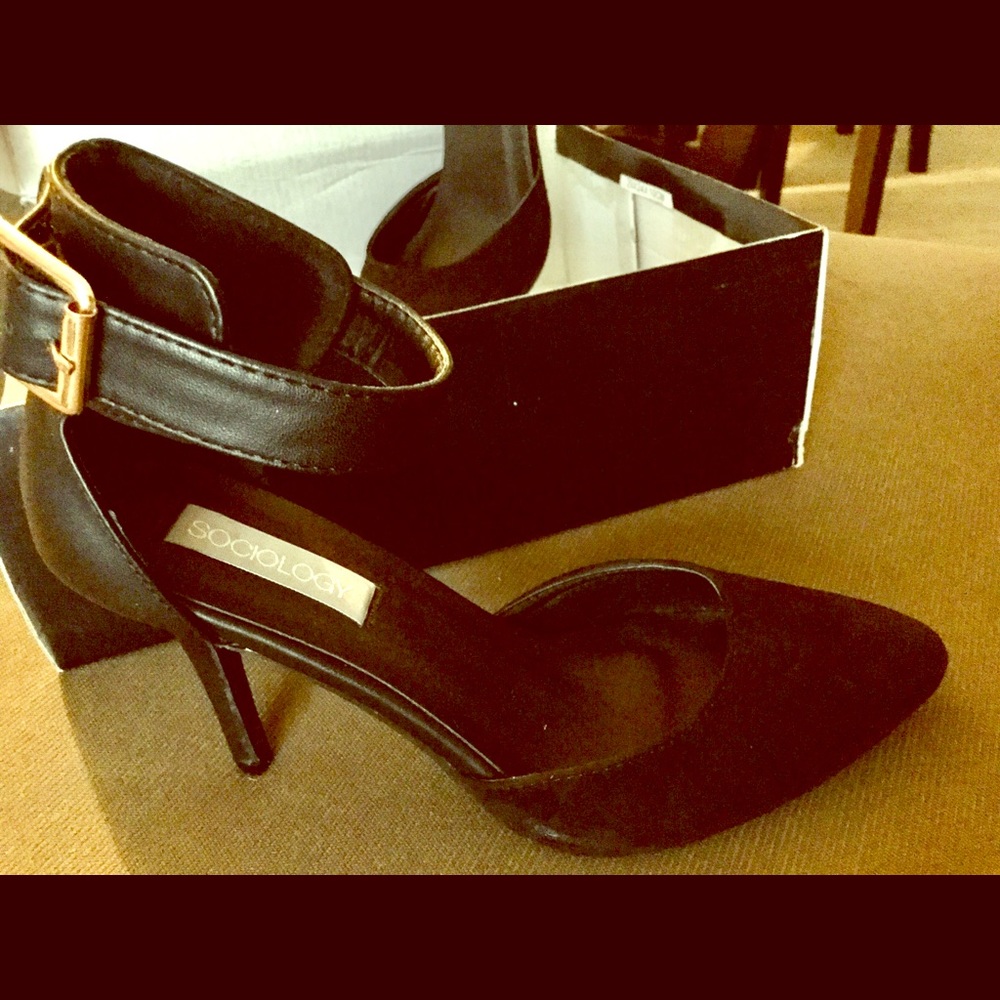 Sociology black sandal size 7
